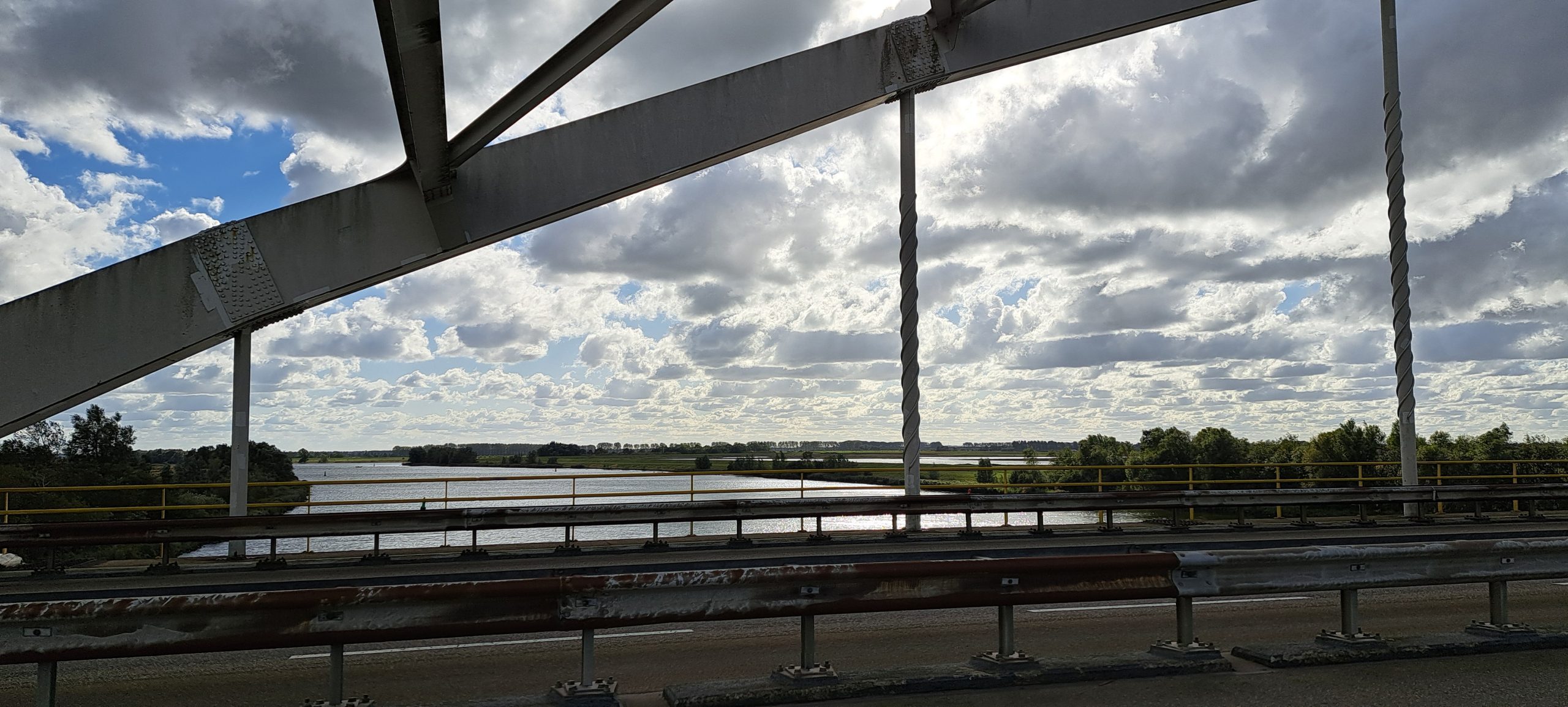 Brug over Schelde-Rijnkanaal